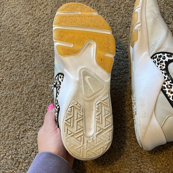 Nike Legend Essential 2 Premium Sneakers - Picture 5 of 7